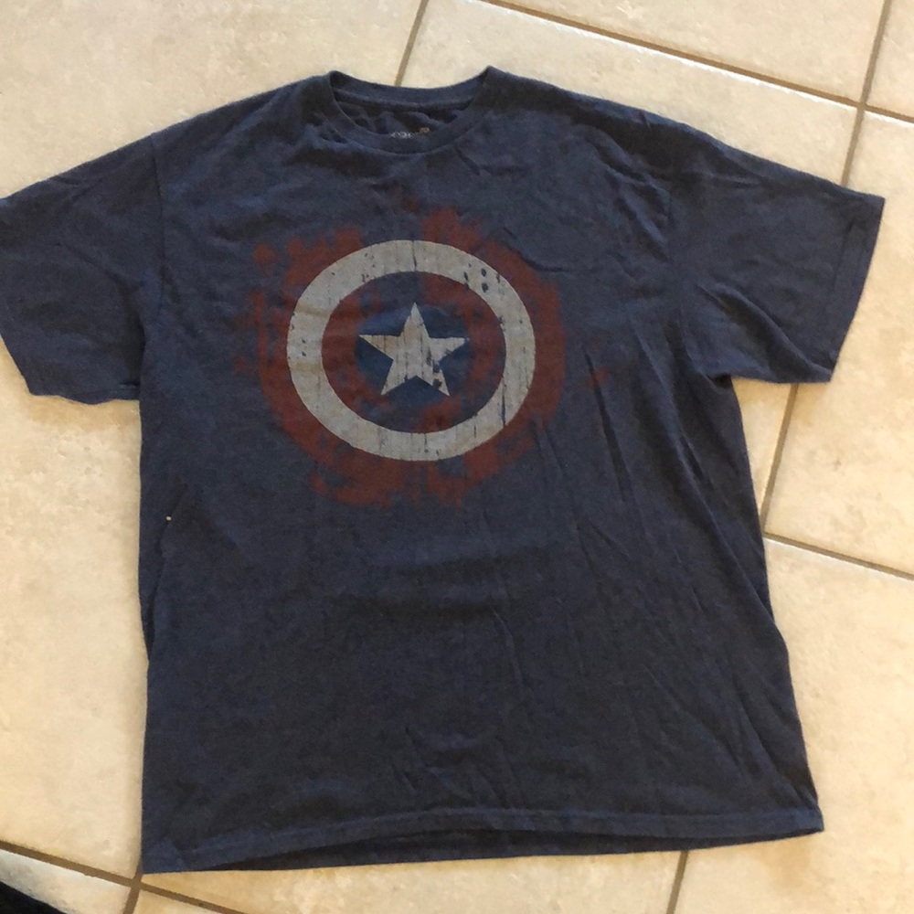 Men’s marvel captain America shirt!